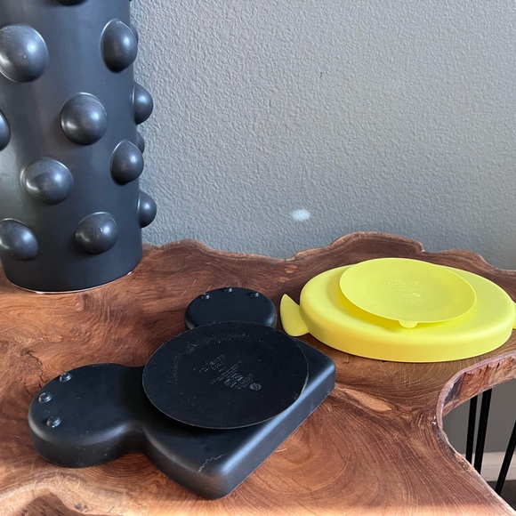 ✨SOLD✨ Disney kids grip on serving plates - Picture 3 of 4